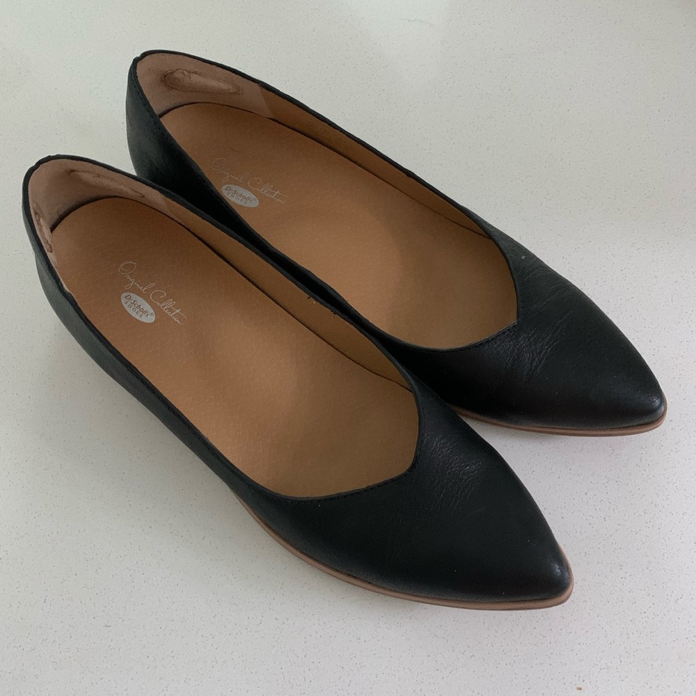 Dr. Scholl’s black walking shoe